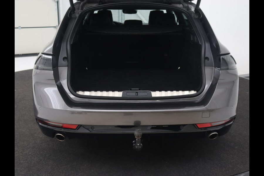 Peugeot 508 1.6 HYbrid 225 GT | Trekhaak | Stoelverwarming | Adaptive cruise | Carplay | Sfeerverlichting | Half leder | Navigatie | Camera | Keyess | PHEV | Plug In Peugeot 508 1.6 HYbrid 225 GT | Trekhaak | Stoelverwarming | Adaptive cruise | Carplay | Sfeerverlichting | Half leder | Navigatie | Camera | Keyess | PHEV | Plug In