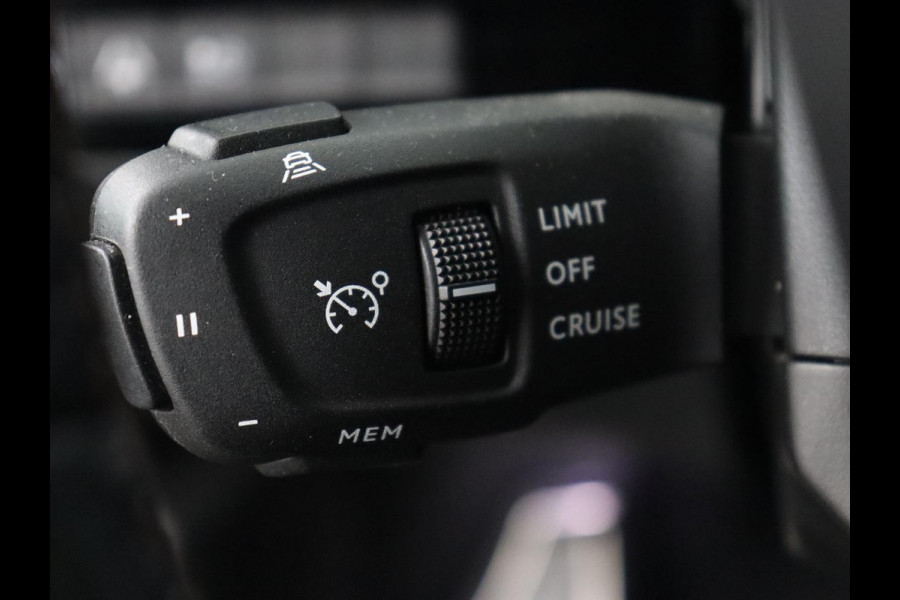 Peugeot 508 1.6 HYbrid 225 GT | Trekhaak | Stoelverwarming | Adaptive cruise | Carplay | Sfeerverlichting | Half leder | Navigatie | Camera | Keyess | PHEV | Plug In Peugeot 508 1.6 HYbrid 225 GT | Trekhaak | Stoelverwarming | Adaptive cruise | Carplay | Sfeerverlichting | Half leder | Navigatie | Camera | Keyess | PHEV | Plug In