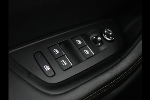 Peugeot 508 1.6 HYbrid 225 GT | Trekhaak | Stoelverwarming | Adaptive cruise | Carplay | Sfeerverlichting | Half leder | Navigatie | Camera | Keyess | PHEV | Plug In Peugeot 508 1.6 HYbrid 225 GT | Trekhaak | Stoelverwarming | Adaptive cruise | Carplay | Sfeerverlichting | Half leder | Navigatie | Camera | Keyess | PHEV | Plug In
