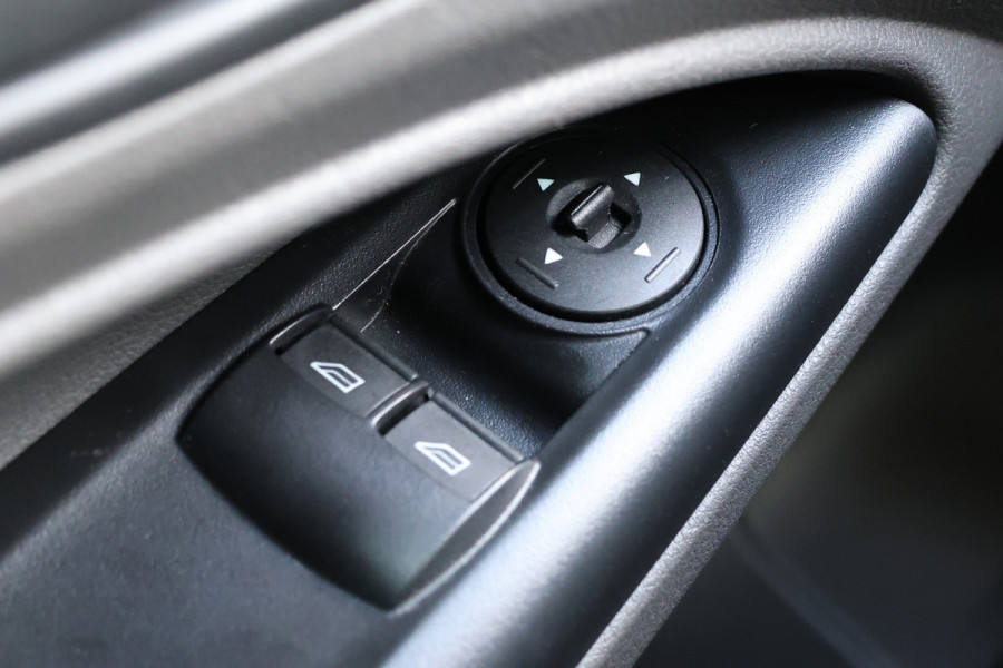 Ford Transit Connect 1.5 EcoBlue L2 | Inrichting | Cruise control | Trekhaak | CarPlay | Airco | Elek. ramen | NAP Logisch | Nieuwe APK | Dealer onderhouden