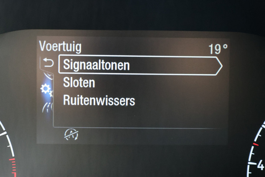 Ford Transit Connect 1.5 EcoBlue L2 | Inrichting | Cruise control | Trekhaak | CarPlay | Airco | Elek. ramen | NAP Logisch | Nieuwe APK | Dealer onderhouden