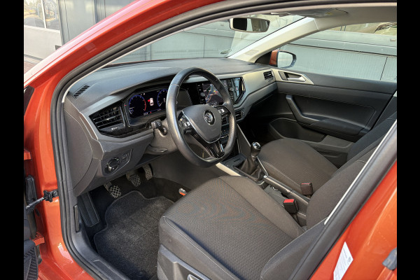 Volkswagen Polo 1.0 TSi 95pk Comfortline Business VIRTUAL/CLIMA/NAVI/CARPLAY/PDC/16INCH/ADAPT.CRUISE Volkswagen Polo 1.0 TSi 95pk Comfortline Business VIRTUAL/CLIMA/NAVI/CARPLAY/PDC/16INCH/ADAPT.CRUISE