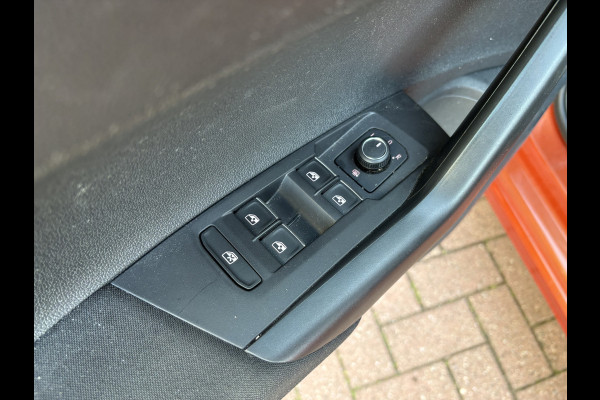 Volkswagen Polo 1.0 TSi 95pk Comfortline Business VIRTUAL/CLIMA/NAVI/CARPLAY/PDC/16INCH/ADAPT.CRUISE Volkswagen Polo 1.0 TSi 95pk Comfortline Business VIRTUAL/CLIMA/NAVI/CARPLAY/PDC/16INCH/ADAPT.CRUISE