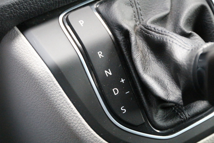 Volkswagen Transporter 2.0 TDI 150 | Aut. | DC | L2H1 | Orig. Navi | Cruise | Airco.. Volkswagen Transporter 2.0 TDI 150 | Aut. | DC | L2H1 | Orig. Navi | Cruise | Airco..