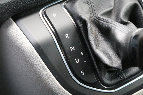 Volkswagen Transporter 2.0 TDI 150 | Aut. | DC | L2H1 | Orig. Navi | Cruise | Airco.. Volkswagen Transporter 2.0 TDI 150 | Aut. | DC | L2H1 | Orig. Navi | Cruise | Airco..