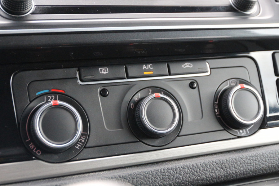 Volkswagen Transporter 2.0 TDI 150 | Aut. | DC | L2H1 | Orig. Navi | Cruise | Airco.. Volkswagen Transporter 2.0 TDI 150 | Aut. | DC | L2H1 | Orig. Navi | Cruise | Airco..