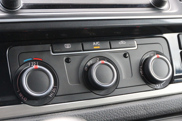 Volkswagen Transporter 2.0 TDI 150 | Aut. | DC | L2H1 | Orig. Navi | Cruise | Airco.. Volkswagen Transporter 2.0 TDI 150 | Aut. | DC | L2H1 | Orig. Navi | Cruise | Airco..