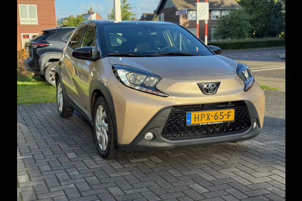 Toyota Aygo X 1.0 VVT-i Automaat Pulse Bi-Tone | Trekhaak, Lichtmetalen velgen, Privacy glass, Parkeercamera, Apple CarPlay/Android auto Toyota Aygo X 1.0 VVT-i Automaat Pulse Bi-Tone | Trekhaak, Lichtmetalen velgen, Privacy glass, Parkeercamera, Apple CarPlay/Android auto
