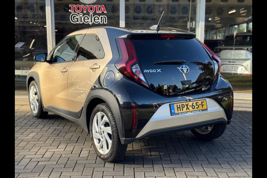Toyota Aygo X 1.0 VVT-i Automaat Pulse Bi-Tone | Trekhaak, Lichtmetalen velgen, Privacy glass, Parkeercamera, Apple CarPlay/Android auto Toyota Aygo X 1.0 VVT-i Automaat Pulse Bi-Tone | Trekhaak, Lichtmetalen velgen, Privacy glass, Parkeercamera, Apple CarPlay/Android auto