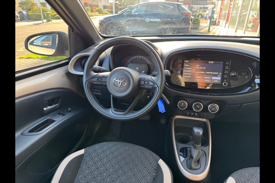 Toyota Aygo X 1.0 VVT-i Automaat Pulse Bi-Tone | Trekhaak, Lichtmetalen velgen, Privacy glass, Parkeercamera, Apple CarPlay/Android auto Toyota Aygo X 1.0 VVT-i Automaat Pulse Bi-Tone | Trekhaak, Lichtmetalen velgen, Privacy glass, Parkeercamera, Apple CarPlay/Android auto