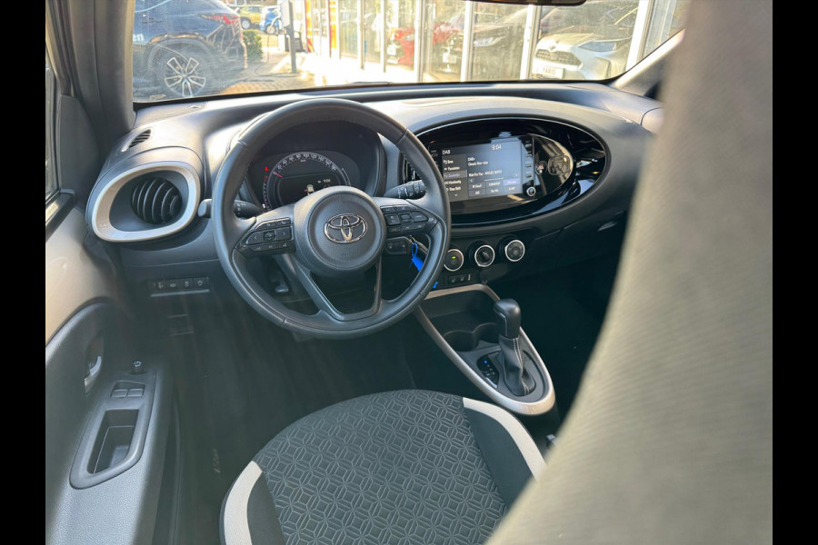 Toyota Aygo X 1.0 VVT-i Automaat Pulse Bi-Tone | Trekhaak, Lichtmetalen velgen, Privacy glass, Parkeercamera, Apple CarPlay/Android auto Toyota Aygo X 1.0 VVT-i Automaat Pulse Bi-Tone | Trekhaak, Lichtmetalen velgen, Privacy glass, Parkeercamera, Apple CarPlay/Android auto