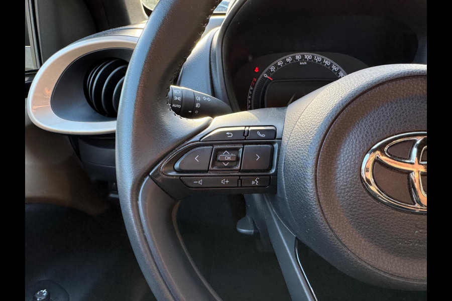 Toyota Aygo X 1.0 VVT-i Automaat Pulse Bi-Tone | Trekhaak, Lichtmetalen velgen, Privacy glass, Parkeercamera, Apple CarPlay/Android auto Toyota Aygo X 1.0 VVT-i Automaat Pulse Bi-Tone | Trekhaak, Lichtmetalen velgen, Privacy glass, Parkeercamera, Apple CarPlay/Android auto