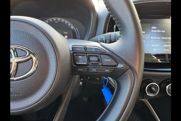 Toyota Aygo X 1.0 VVT-i Automaat Pulse Bi-Tone | Trekhaak, Lichtmetalen velgen, Privacy glass, Parkeercamera, Apple CarPlay/Android auto Toyota Aygo X 1.0 VVT-i Automaat Pulse Bi-Tone | Trekhaak, Lichtmetalen velgen, Privacy glass, Parkeercamera, Apple CarPlay/Android auto