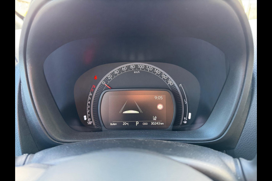 Toyota Aygo X 1.0 VVT-i Automaat Pulse Bi-Tone | Trekhaak, Lichtmetalen velgen, Privacy glass, Parkeercamera, Apple CarPlay/Android auto Toyota Aygo X 1.0 VVT-i Automaat Pulse Bi-Tone | Trekhaak, Lichtmetalen velgen, Privacy glass, Parkeercamera, Apple CarPlay/Android auto
