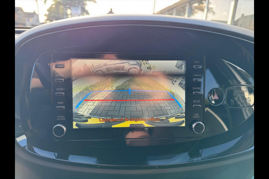 Toyota Aygo X 1.0 VVT-i Automaat Pulse Bi-Tone | Trekhaak, Lichtmetalen velgen, Privacy glass, Parkeercamera, Apple CarPlay/Android auto Toyota Aygo X 1.0 VVT-i Automaat Pulse Bi-Tone | Trekhaak, Lichtmetalen velgen, Privacy glass, Parkeercamera, Apple CarPlay/Android auto