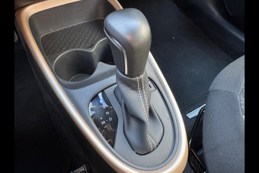 Toyota Aygo X 1.0 VVT-i Automaat Pulse Bi-Tone | Trekhaak, Lichtmetalen velgen, Privacy glass, Parkeercamera, Apple CarPlay/Android auto Toyota Aygo X 1.0 VVT-i Automaat Pulse Bi-Tone | Trekhaak, Lichtmetalen velgen, Privacy glass, Parkeercamera, Apple CarPlay/Android auto