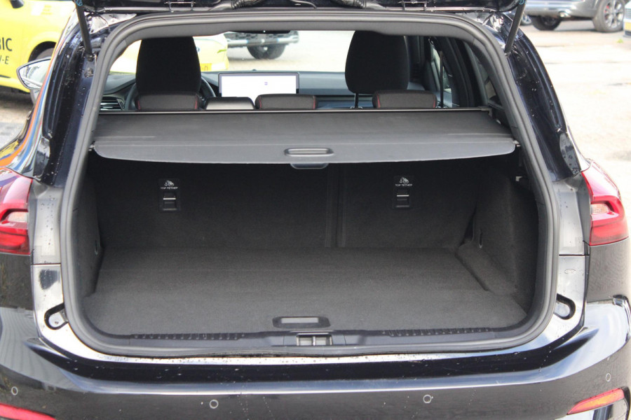 Ford FOCUS Wagon 1.0 EcoBoost Hybrid ST Line | Adaptive cruise control | Winter Pack | All season banden