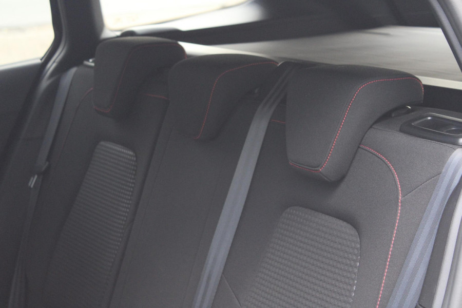 Ford FOCUS Wagon 1.0 EcoBoost Hybrid ST Line | Adaptive cruise control | Winter Pack | All season banden