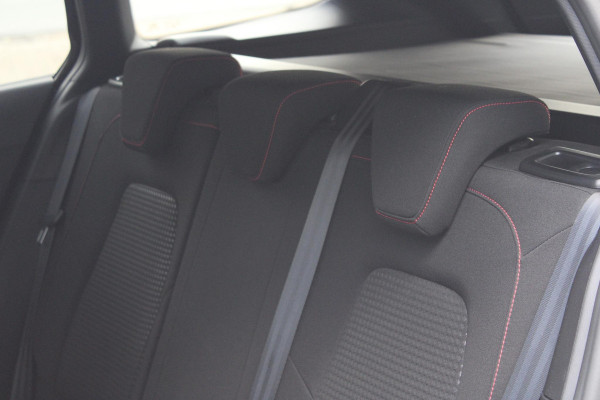 Ford FOCUS Wagon 1.0 EcoBoost Hybrid ST Line | Adaptive cruise control | Winter Pack | All season banden