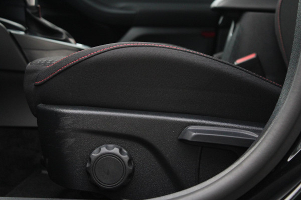 Ford FOCUS Wagon 1.0 EcoBoost Hybrid ST Line | Adaptive cruise control | Winter Pack | All season banden