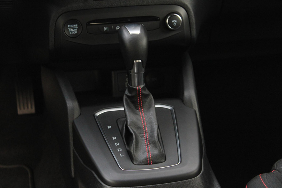 Ford FOCUS Wagon 1.0 EcoBoost Hybrid ST Line | Adaptive cruise control | Winter Pack | All season banden
