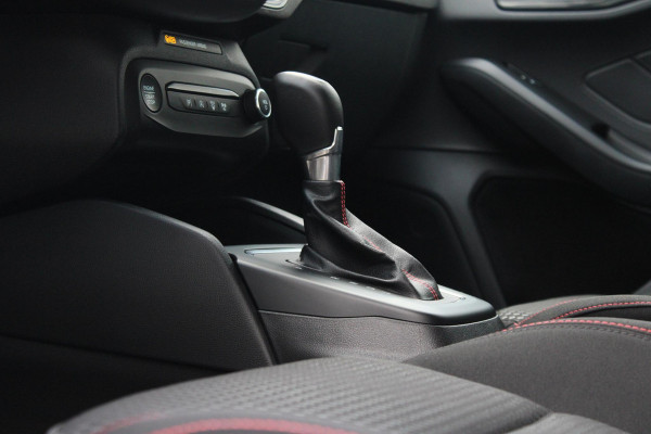 Ford FOCUS Wagon 1.0 EcoBoost Hybrid ST Line | Adaptive cruise control | Winter Pack | All season banden