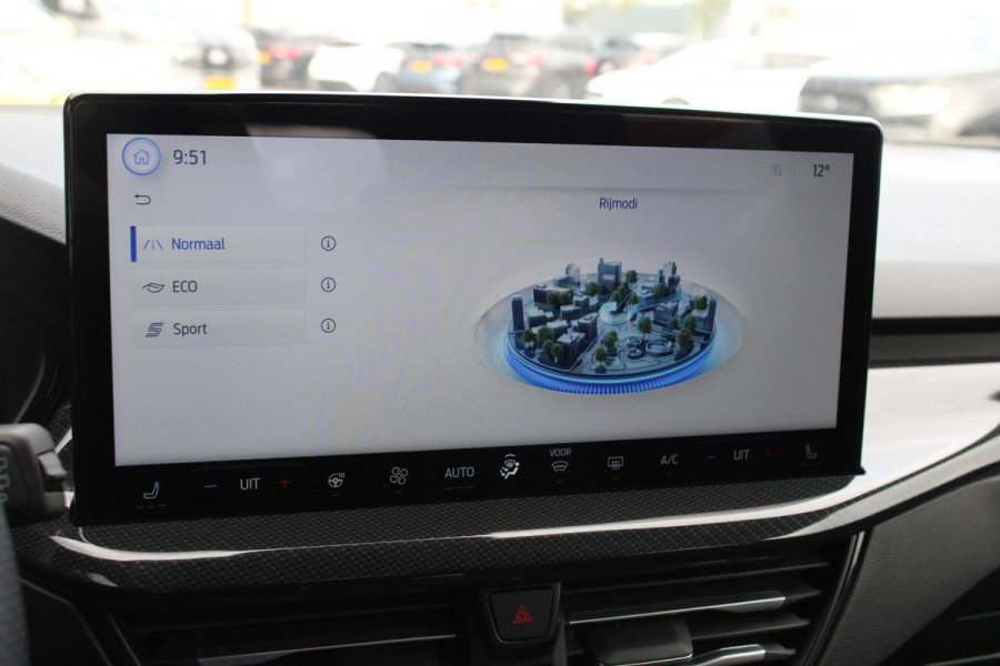 Ford FOCUS Wagon 1.0 EcoBoost Hybrid ST Line | Adaptive cruise control | Winter Pack | All season banden