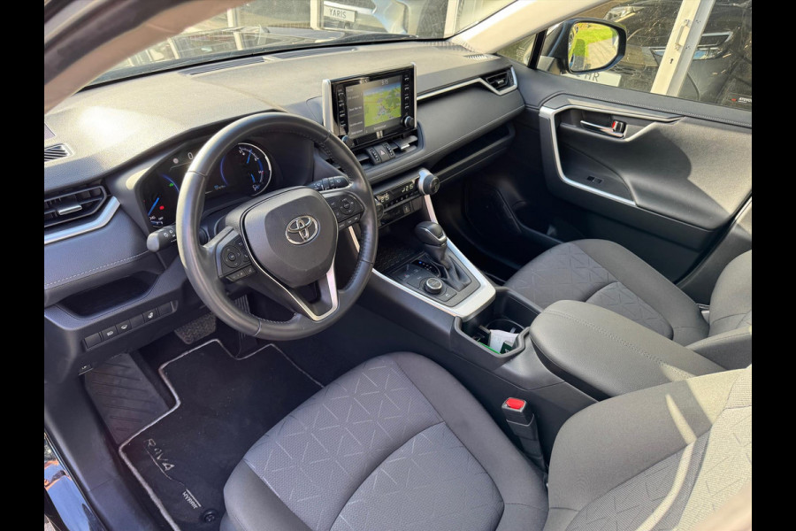 Toyota RAV4 2.5 Hybrid 222pk AWD Dynamic | Navigatie, Stoel + Stuurverwarming, 18 inch, Apple CarPlay/Android Auto, 1.650KG Trekgewicht