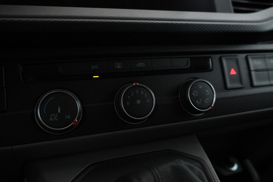 Volkswagen Transporter 2.0 TDI L1H1 26 Volleder, Dubbel cabine, Navigatie