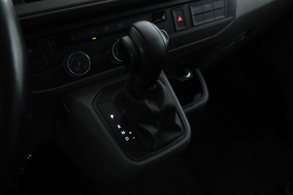 Volkswagen Transporter 2.0 TDI L1H1 26 Volleder, Dubbel cabine, Navigatie