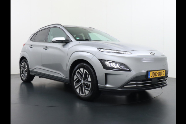 Hyundai Kona Trend VAN: 25.900,- VOOR: 23.330,- UW HERFSTVOORDEEL: 2.570,- 3 FASE LADEN! 64kwh NAVI by Applecarplay/Android auto | rijklaarprijs incl. 12mnd Bovag garantie.