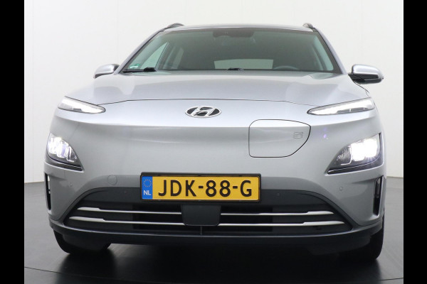 Hyundai Kona Trend VAN: 25.900,- VOOR: 23.330,- UW HERFSTVOORDEEL: 2.570,- 3 FASE LADEN! 64kwh NAVI by Applecarplay/Android auto | rijklaarprijs incl. 12mnd Bovag garantie.