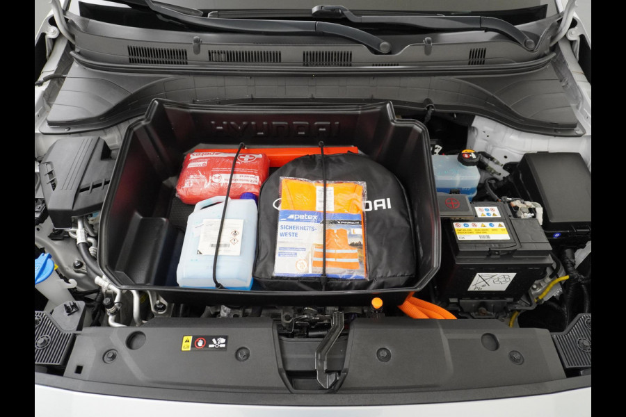 Hyundai Kona Trend VAN: 25.900,- VOOR: 23.330,- UW HERFSTVOORDEEL: 2.570,- 3 FASE LADEN! 64kwh NAVI by Applecarplay/Android auto | rijklaarprijs incl. 12mnd Bovag garantie.