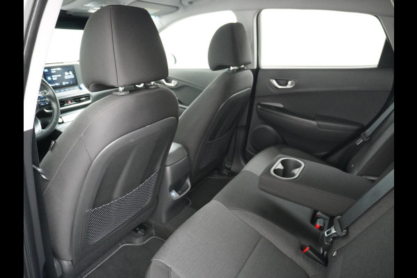 Hyundai Kona Trend VAN: 25.900,- VOOR: 23.330,- UW HERFSTVOORDEEL: 2.570,- 3 FASE LADEN! 64kwh NAVI by Applecarplay/Android auto | rijklaarprijs incl. 12mnd Bovag garantie.