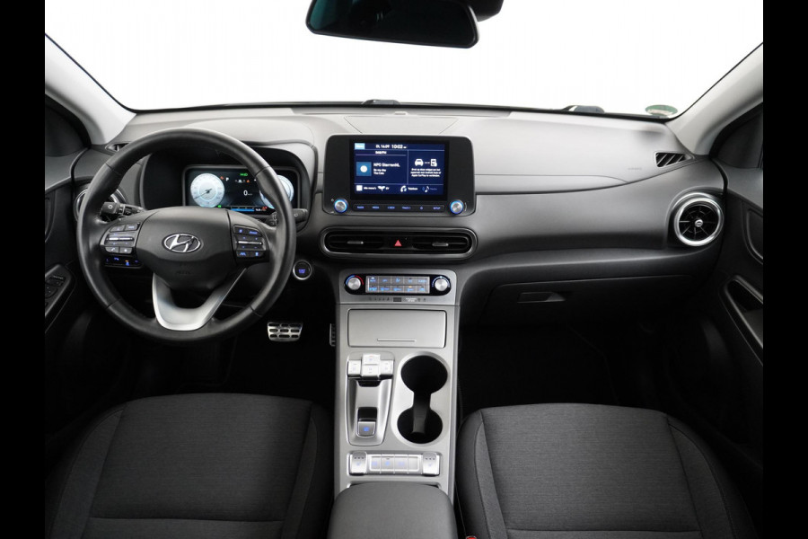 Hyundai Kona Trend VAN: 25.900,- VOOR: 23.330,- UW HERFSTVOORDEEL: 2.570,- 3 FASE LADEN! 64kwh NAVI by Applecarplay/Android auto | rijklaarprijs incl. 12mnd Bovag garantie.