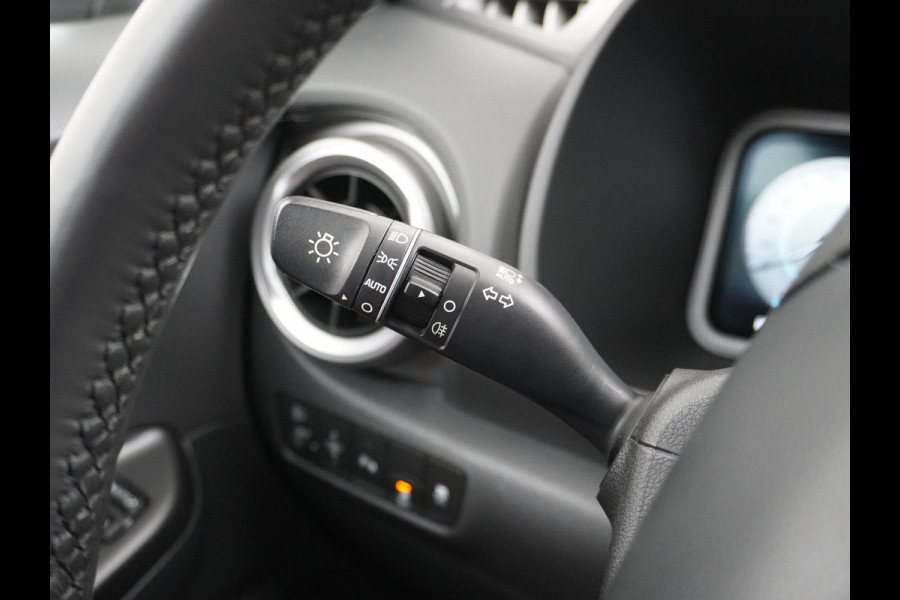 Hyundai Kona Trend VAN: 25.900,- VOOR: 23.330,- UW HERFSTVOORDEEL: 2.570,- 3 FASE LADEN! 64kwh NAVI by Applecarplay/Android auto | rijklaarprijs incl. 12mnd Bovag garantie.