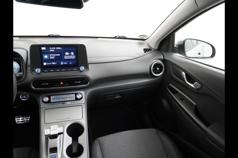 Hyundai Kona Trend VAN: 25.900,- VOOR: 23.330,- UW HERFSTVOORDEEL: 2.570,- 3 FASE LADEN! 64kwh NAVI by Applecarplay/Android auto | rijklaarprijs incl. 12mnd Bovag garantie.