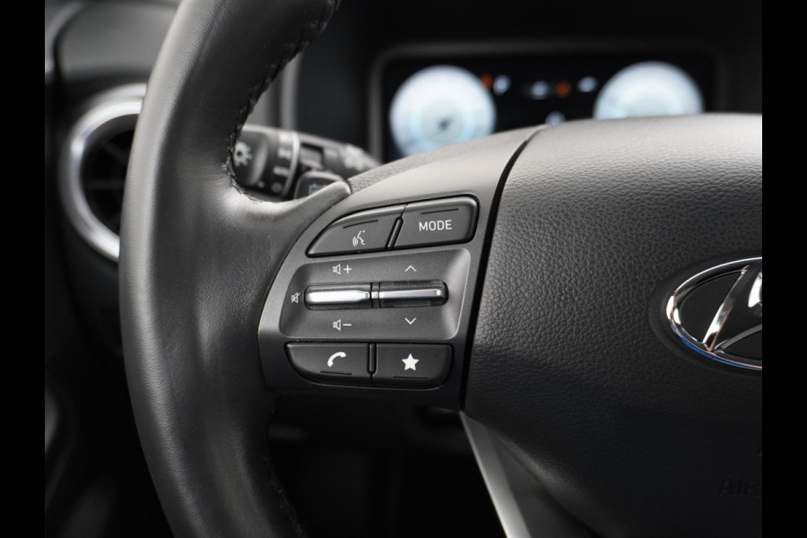 Hyundai Kona Trend VAN: 25.900,- VOOR: 23.330,- UW HERFSTVOORDEEL: 2.570,- 3 FASE LADEN! 64kwh NAVI by Applecarplay/Android auto | rijklaarprijs incl. 12mnd Bovag garantie.