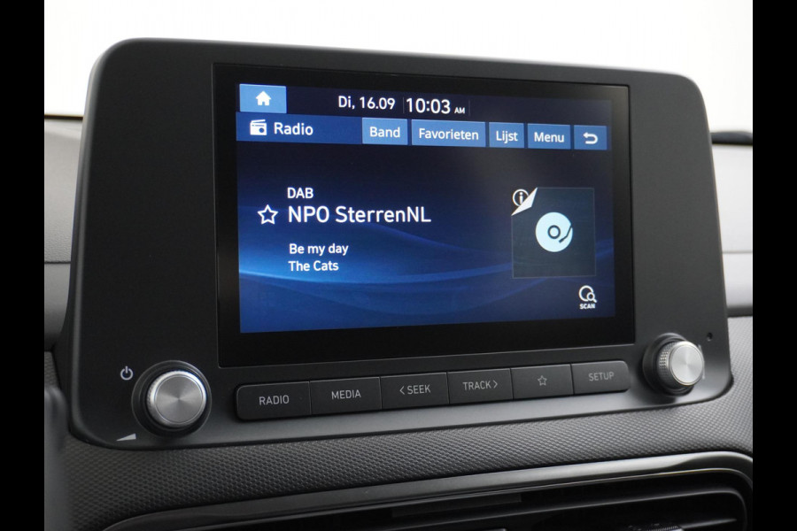 Hyundai Kona Trend VAN: 25.900,- VOOR: 23.330,- UW HERFSTVOORDEEL: 2.570,- 3 FASE LADEN! 64kwh NAVI by Applecarplay/Android auto | rijklaarprijs incl. 12mnd Bovag garantie.
