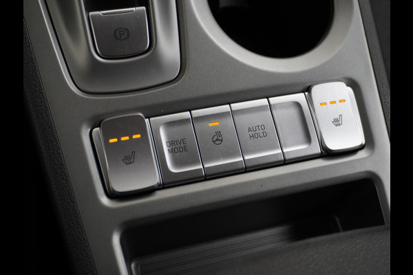 Hyundai Kona Trend VAN: 25.900,- VOOR: 23.330,- UW HERFSTVOORDEEL: 2.570,- 3 FASE LADEN! 64kwh NAVI by Applecarplay/Android auto | rijklaarprijs incl. 12mnd Bovag garantie.