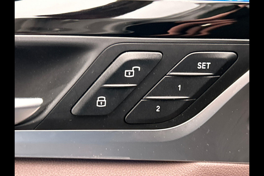 BMW iX3 Executive 80 kWh Trekhaak Pano/dak Leder Apple/Carplay