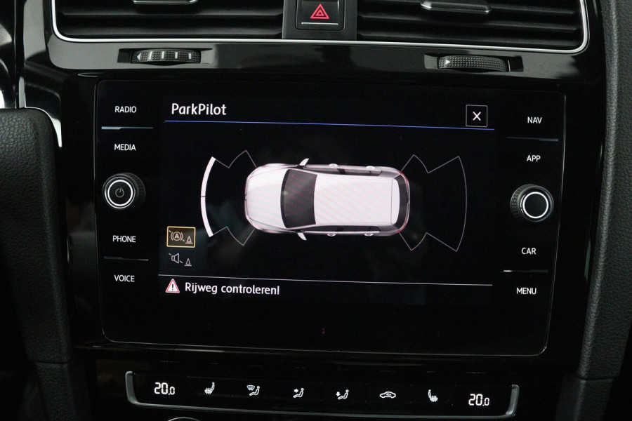 Volkswagen Golf 1.0 TSI Highline Business R (DIGITALE COCKPIT, STOELVERWARMING, PARKEERSENSOREN, CRUISE CONTROL ADAPTIEF)