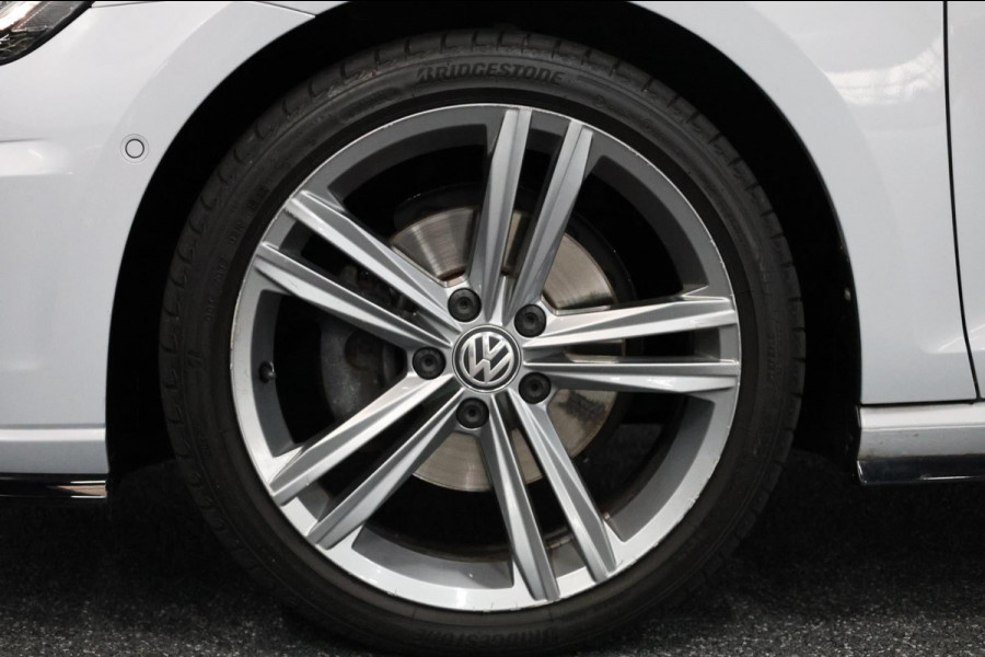 Volkswagen Golf 1.5 TSI R-Line LED/VIRTUAL/SFEER/PANORAMADAK/HALF LEER+STUUR+S.VERWARMING/18" LMV/CAM/ACC/ECC/12 MDN GARANTIE!