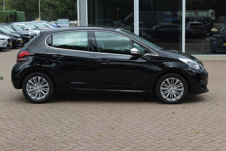 Peugeot 208 1.2 PureTech Allure / Panoramadak / Navigatie / Parkeerhulp achter / 16'' / Apple CarPlay / DAB / Cruise Control Peugeot 208 1.2 PureTech Allure / Panoramadak / Navigatie / Parkeerhulp achter / 16'' / Apple CarPlay / DAB / Cruise Control