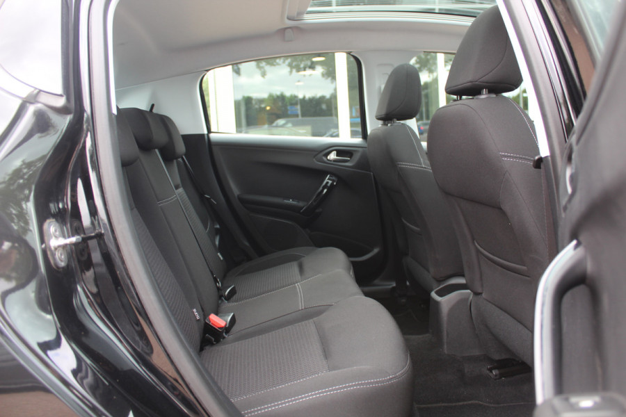 Peugeot 208 1.2 PureTech Allure / Panoramadak / Navigatie / Parkeerhulp achter / 16'' / Apple CarPlay / DAB / Cruise Control Peugeot 208 1.2 PureTech Allure / Panoramadak / Navigatie / Parkeerhulp achter / 16'' / Apple CarPlay / DAB / Cruise Control