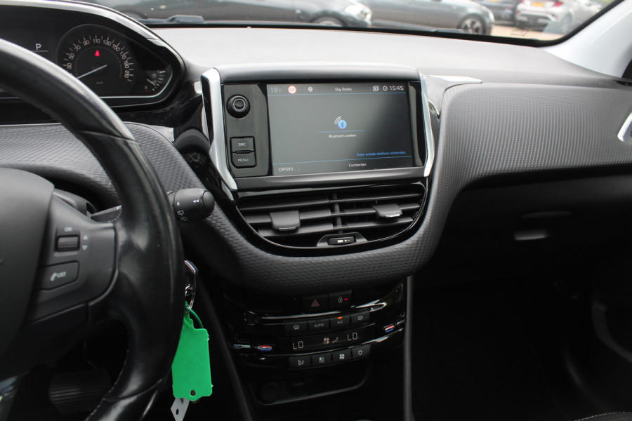 Peugeot 208 1.2 PureTech Allure / Panoramadak / Navigatie / Parkeerhulp achter / 16'' / Apple CarPlay / DAB / Cruise Control Peugeot 208 1.2 PureTech Allure / Panoramadak / Navigatie / Parkeerhulp achter / 16'' / Apple CarPlay / DAB / Cruise Control