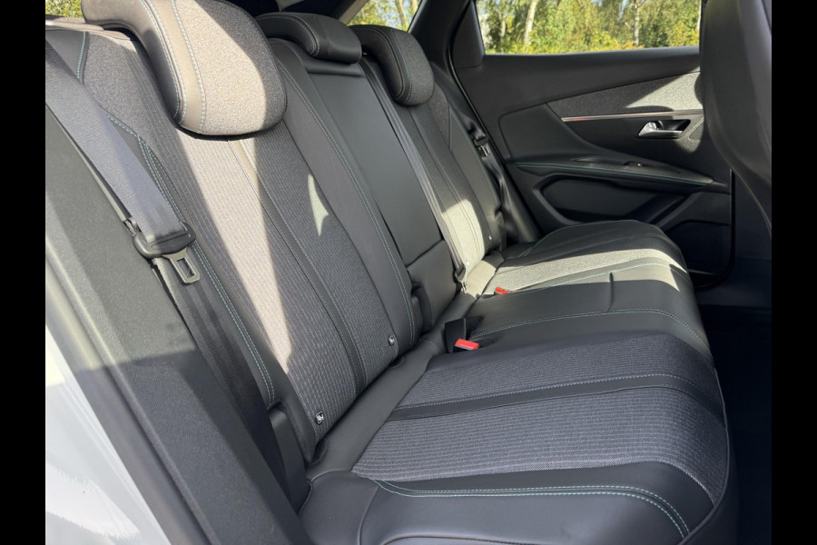 Peugeot 3008 1.6 HYbrid 225 Allure Pack Business 200pk PHEV | Elektrische Achterklep | Stoelverwarming | Dodehoeksensoren Peugeot 3008 1.6 HYbrid 225 Allure Pack Business 200pk PHEV | Elektrische Achterklep | Stoelverwarming | Dodehoeksensoren