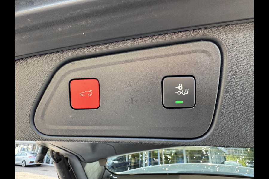 Peugeot 3008 1.6 HYbrid 225 Allure Pack Business 200pk PHEV | Elektrische Achterklep | Stoelverwarming | Dodehoeksensoren Peugeot 3008 1.6 HYbrid 225 Allure Pack Business 200pk PHEV | Elektrische Achterklep | Stoelverwarming | Dodehoeksensoren