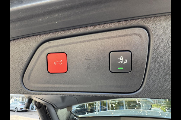 Peugeot 3008 1.6 HYbrid 225 Allure Pack Business 200pk PHEV | Elektrische Achterklep | Stoelverwarming | Dodehoeksensoren Peugeot 3008 1.6 HYbrid 225 Allure Pack Business 200pk PHEV | Elektrische Achterklep | Stoelverwarming | Dodehoeksensoren