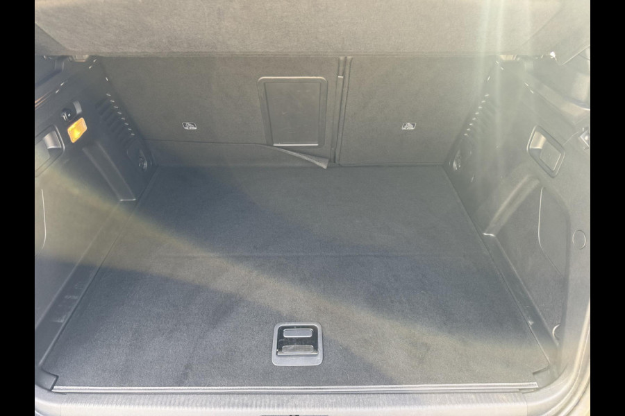 Peugeot 3008 1.6 HYbrid 225 Allure Pack Business 200pk PHEV | Elektrische Achterklep | Stoelverwarming | Dodehoeksensoren Peugeot 3008 1.6 HYbrid 225 Allure Pack Business 200pk PHEV | Elektrische Achterklep | Stoelverwarming | Dodehoeksensoren